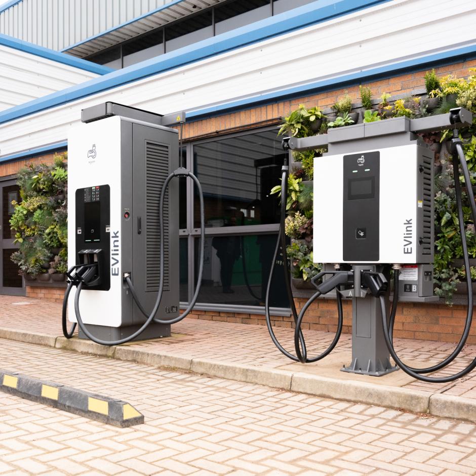 EVlink Pro DC charging station 60 - 320 kW